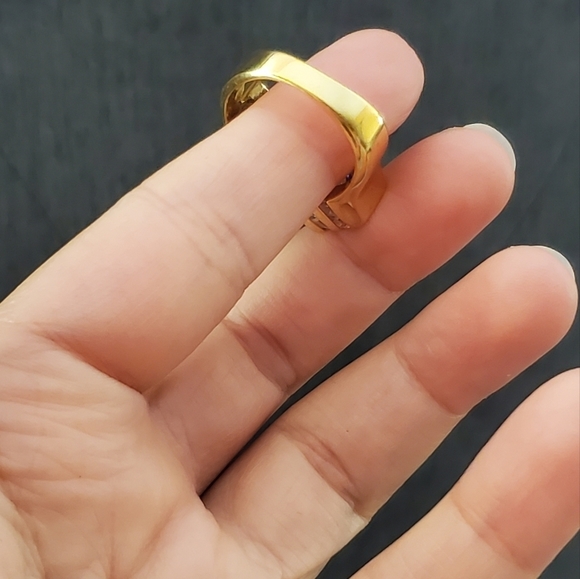 Beautiful and Unique Vintage V Ring 925 Stamped size 8 - Picture 4 of 5